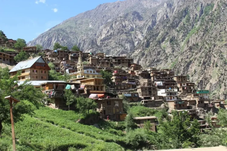 After years of enmity between four families in Nooristan, reconciliation took place