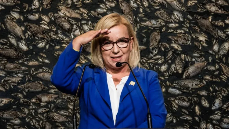 Tonnes of dead fish in black sludge. Hennig-Kloska’s ministry shows little interest