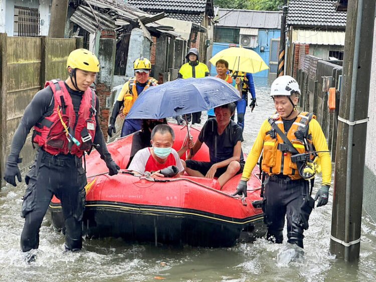 Heavy rain leaves 3 dead, 1 missing