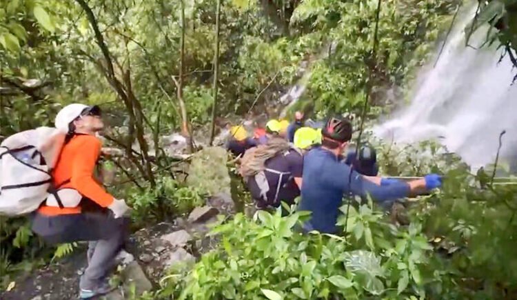 Hikers killed in Taichung rockfall