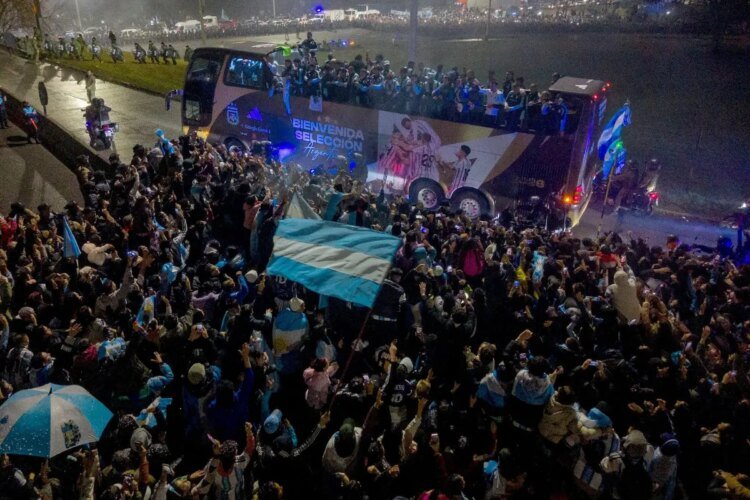Argentina returned to Ezeiza with a warm welcome from the fans