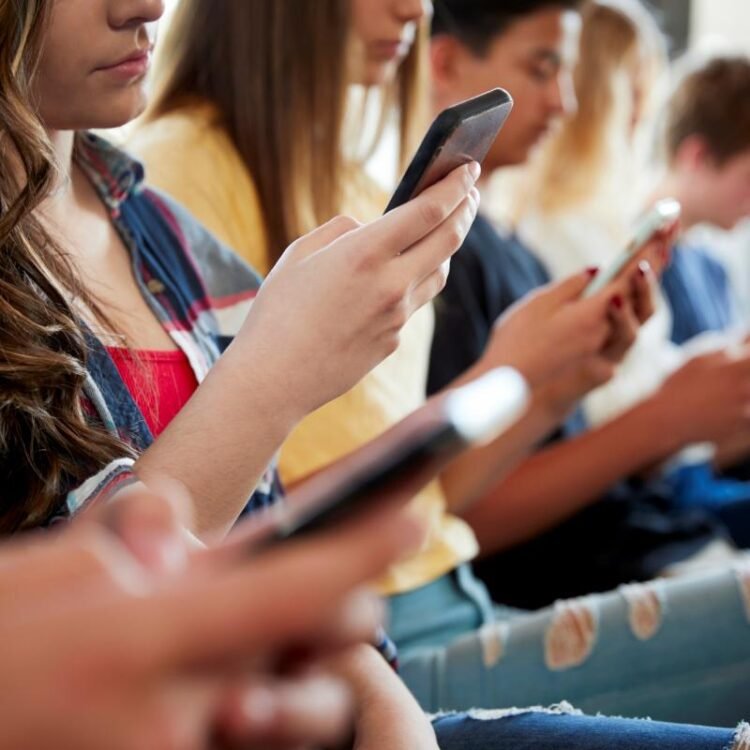 UK unveils plans for social media curfew for older teens…but it’s voluntary | World News