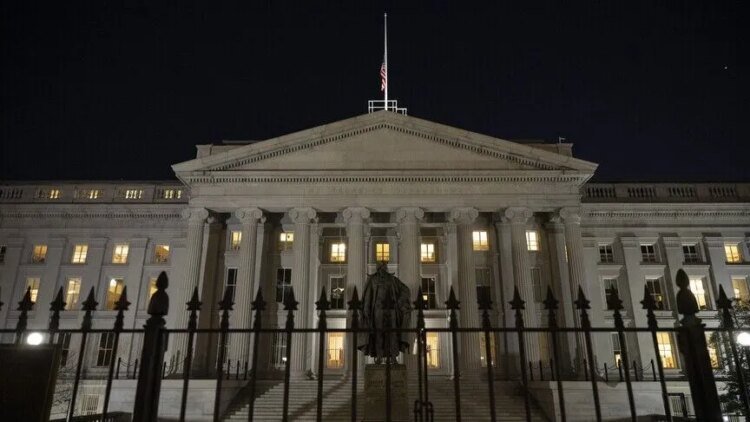 US sanctions 8 tankers, 10 entities for alleged role in Iranian oil trade