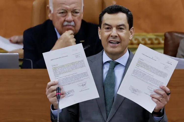 Anger in the investiture debate in Andalusia between Juanma Moreno and the PSOE bench
