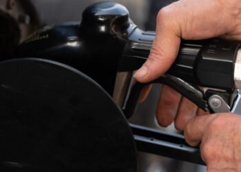 Oil Prices Climb on Stalemate in Strait of Hormuz