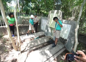 Scouts spend Emancipation Day cleaning Sir Lamont family graves,