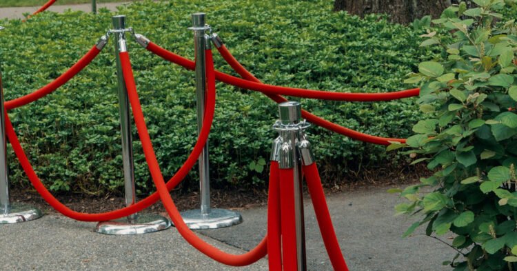 Opinion | I’m a Former Dean of Admissions. Colleges Shouldn’t Be Paying Rich Kids to Enroll.