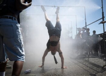 Hundreds of thousands attend Zurich Street Parade