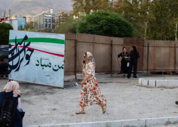 U.S. Attacks Island in Strait of Hormuz; Iran Retaliates With Missile Fire