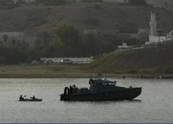 3 rescued while kayaking near Qurum Beach