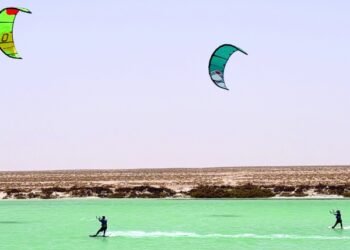 Khareef Winds Draw Kitesurfers to Bar Al Hikman