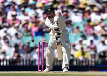 Cricket: Cricket-Barnstorming Bangladesh humble Australia on day one of Darwin test
