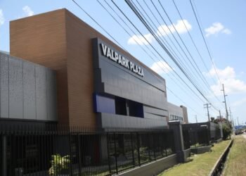 TTPS ON HIGH ALERTOfficers reported 11 bomb threats in 40-minute period yesterday, including at a mall, ministry and 8 magistrates’ courts