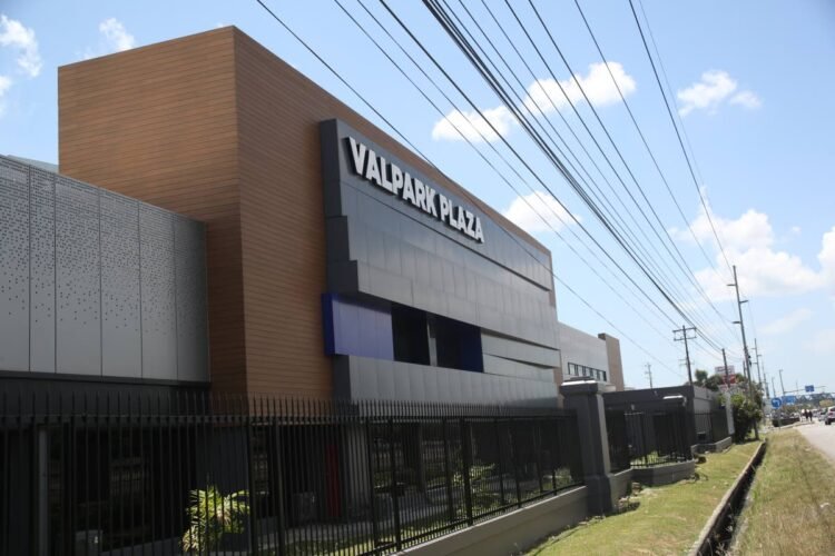 TTPS ON HIGH ALERTOfficers reported 11 bomb threats in 40-minute period yesterday, including at a mall, ministry and 8 magistrates’ courts
