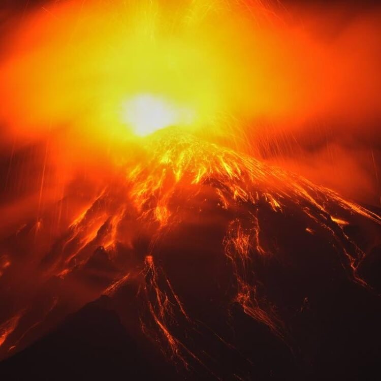 Guatemala on alert and evacuates hundreds of villagers after volcano erupts | World News