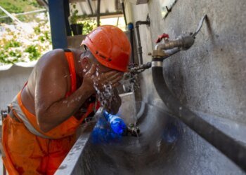 Most Swiss back stronger protection against heatwaves, survey finds
