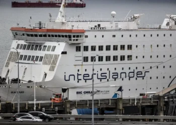 Heavy swells cancel ferry sailings, road snowfall warnings for North Island