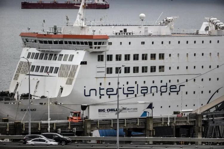 Heavy swells cancel ferry sailings, road snowfall warnings for North Island