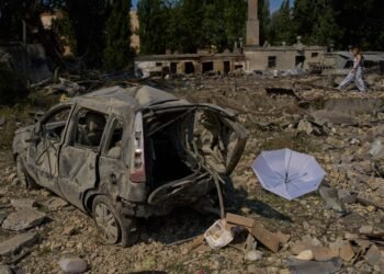 Watch: Witnesses describe deadly Russian drone strike on Ukrainian shopping mall