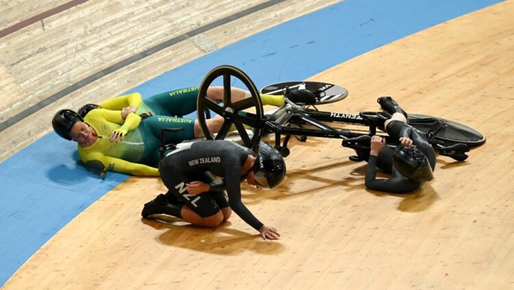 Crash, comeback, gold: The unheralded stars of NZ’s Comm Games cycling campaign