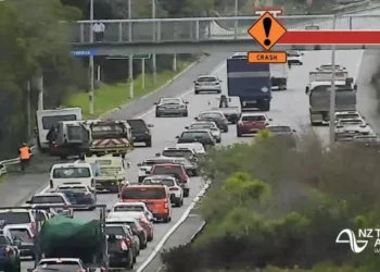 One critically injured as crash on Auckland highway delays traffic