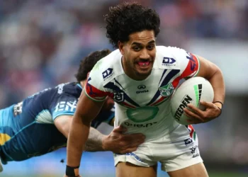 Warriors score eight tries in statement win over Gold Coast Titans
