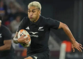 All Blacks lead Stormers after late surge but receive third yellow card