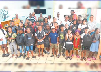 Richland Park students get back to school packages from Henry Family