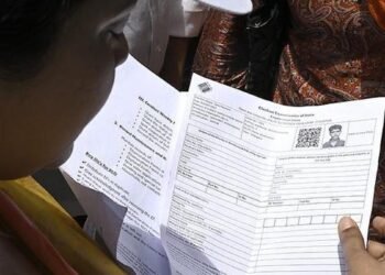 BJP worker caught photocopying 3,400 SIR forms with voter details in Navi Mumbai; 5 BLOs suspended