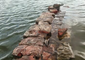 Possible Sangam-age irrigation structure exposed on Kollidam river in Tiruchi district