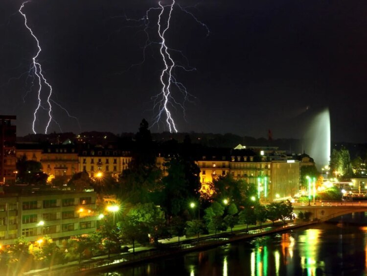 More than 14,000 households in Geneva plunged into darkness