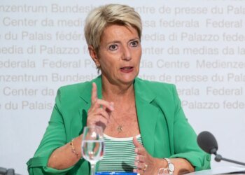 Swiss government wants to rein in bank executives
