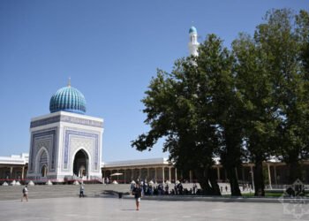 Azerbaijani journalists visit Imam al-Bukhari tourist complex near Samarkand (PHOTO)