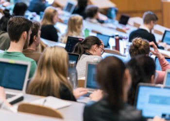 Unemployment on the rise among Swiss university graduates
