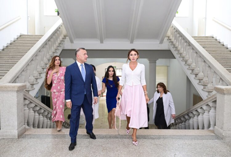 First Vice-President Mehriban Aliyeva, her daughters Leyla Aliyeva and Arzu Aliyeva visit the Scientific Research Institute of Pediatrics (PHOTO/VIDEO)