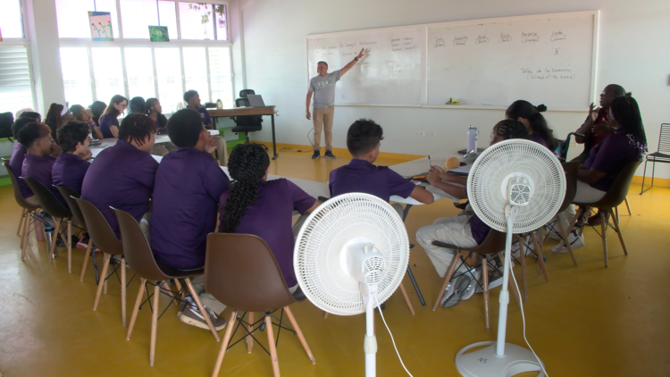 Deaf Students Start New School Year Without Interpreter