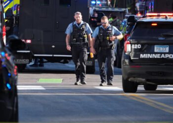 2 People Are Killed and 2 Officers Are Hurt in Minneapolis Shooting