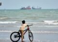 Number of ships transiting Strait of Hormuz falls to three on September 16, data shows