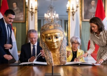 Switzerland returns 3,000-year-old mask to Egypt