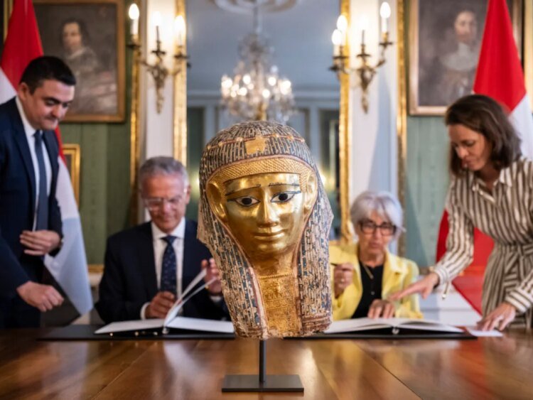 Switzerland returns 3,000-year-old mask to Egypt
