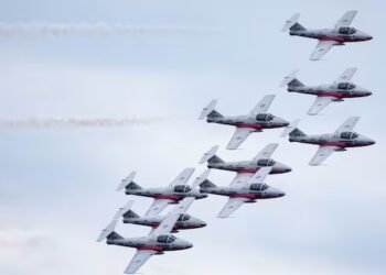 Snowbirds take their final flight over Toronto until the 2030s at this weekend’s air show