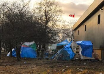 Homelessness on the rise in Ontario while province on track to spend less, report says
