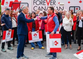 ‘Canada is everyone, for everyone’: Carney meets with Alberta remain campaigners