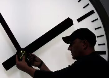 Manitoba adopts permanent daylight time