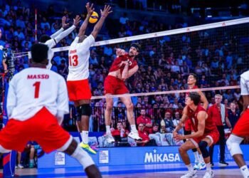 Due to a logistical error, Cuba arrives late to a volleyball tournament in Canada