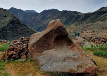 Turmush: Folk legends: The story of a 3-meter stone resembling a golden eagle
