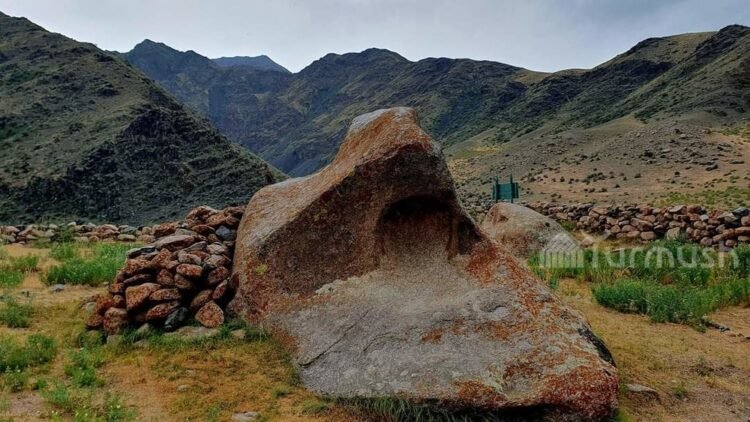 Turmush: Folk legends: The story of a 3-meter stone resembling a golden eagle