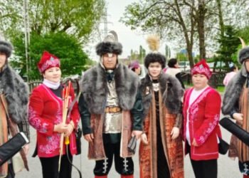 Life in the regions: In Issyk-Kul, a physical education teacher trains children in arm wrestling and hits a dog with an arrow who happens to be in her way
