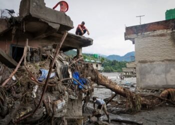 NEPAL HUNTS FOR SURVIVORS