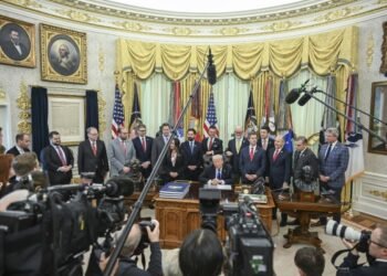 TV networks to resume Trump coverage